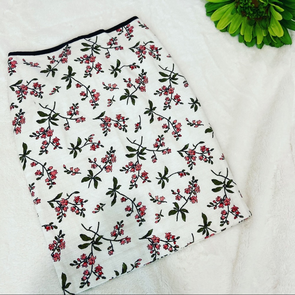 Vintage Ann Taylor size 2 pencil skirt pink floral on white